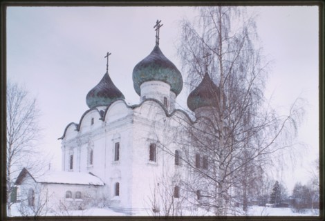 Church of the Resurrection (1690s), southwest view, Kargopol', Russia 1998.