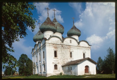 Church of the Resurrection (1690s), southwest view, Kargopol', Russia 1998.