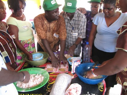 Diversifying cassava products helps increase women's household incomes in Guinea ca. 9 July 2009