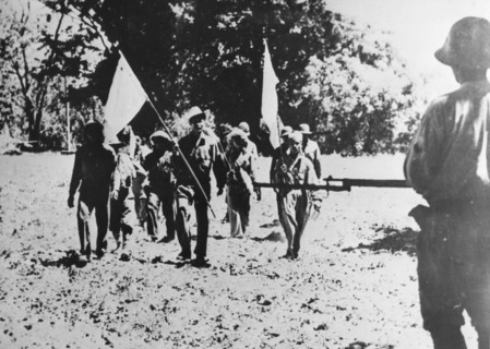 Native Philippines surrender to Japanese troops