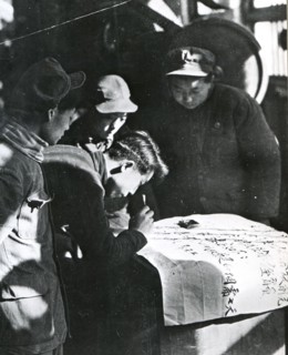 Volunteers from a North China machine factory