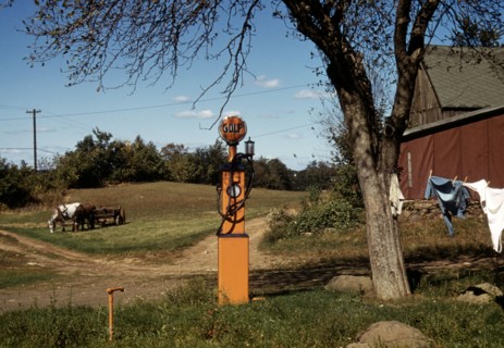 Gas pump with clothesline