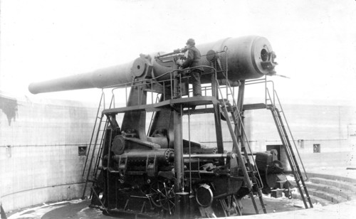 General view left side with gun in firing position