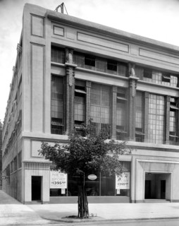 Oakland Automobile Company dealership
