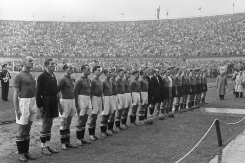 September 21, 1947 - Netherlands - Switzerland 6-2 - Both teams / Left Switzerland and right the Netherlands