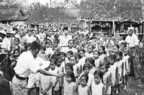 A aubade from a children's choir; Date December 8, 1947; Location Dadapajan, Indonesia, Java, Dutch East Indies, Salatiga