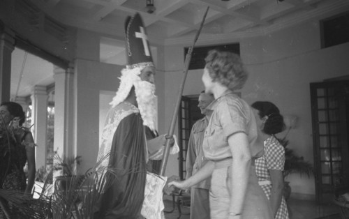 1946 - Sinterklaas with the Dutch troops in India. General SH Spoor (center) is the first to be visited - Batavia, Indonesia, Jakarta, Dutch East Indies
