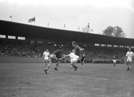 September 27, 1947 - 1940s soccer match = Zeeburgia against VSV / Moment for Zeeburgia goal