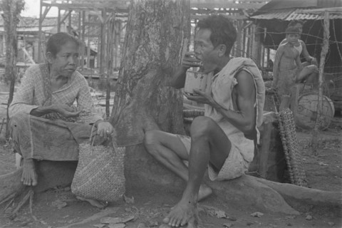 Man and a woman eat; Date January 1947; Location Indonesia, Dutch East Indies, Palembang, Sumatra