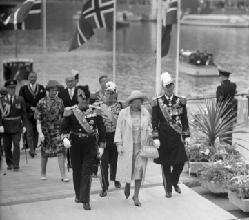 State visit by King Olav of Norway to the Netherlands with Queen Juliana and Prince Bernhard in Amsterdam, Noord-Holland ca. September 9, 1964