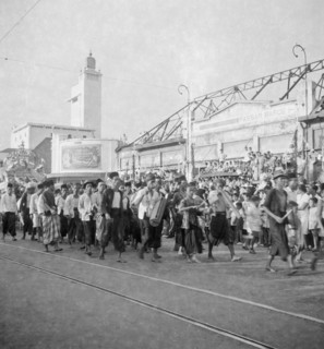 A flower parade and a folkloric parade were held in Soerabaia; Date August 31, 1948 Location Indonesia, Dutch East Indies, Surabaya