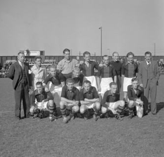 1940s Soccer - DHC team photo ca. 1947