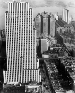 1930s New York City - Daily News Building, 42nd Street between Second and Third Avenues, Manhattan ca. 1935