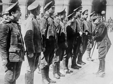 General Cousin decorates Russian prisoners at the Invalides ca. 1915