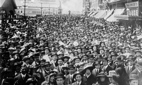 Crowd of people in Atlantic City, NJ ca. 1910-1915