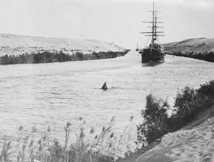 Ship passing the Suez Canal ca. 1910-1915