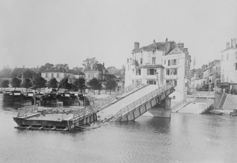 Bridge at Lagny-Chorigny destroyed by French in the suburbs of Paris to hinder the German advance during World War I ca. 1914-1915