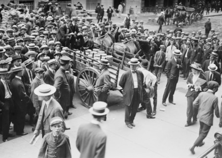 Loading gold for shipment abroad ca. 1910-1915