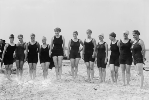 Women's swimming contestants at Sheepshead Bay, Brooklyn, New York City, July 16, 1914