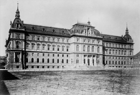 Palace of Justice (Justizpalast) located in the Schmerlingplatz, Vienna, Austria ca. 1910-1915
