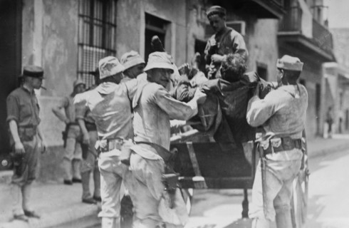 Vera Cruz -- putting dead Mexican in dump cart during the US occupation of Vera Cruz ca. 1914