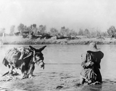 Mexican crossing to U.S. at Ojinaga ca. 1910-1915