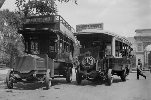 Buses on Fifth Avenue, New York City, including one made by De Dion-Bouton of France (right). The Washington Square Arch is in the background ca. 1913
