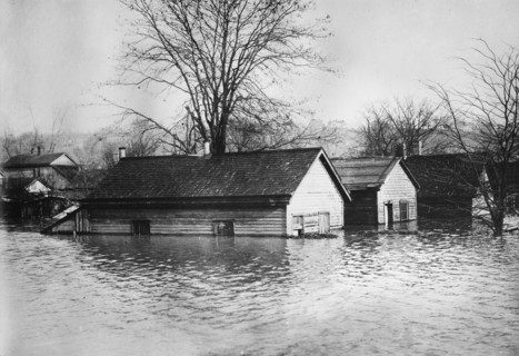 Flooded homes in East end of Cincinnati Ohio - 1913