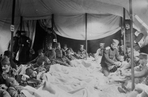 Serbian Red Cross workers with wounded soldiers probably during the first Balkan War (October 1912-May 1913)