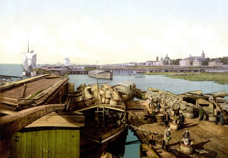 Loading codfish, Archangel, Kola Peninsula, Russia ca. 1890-1900