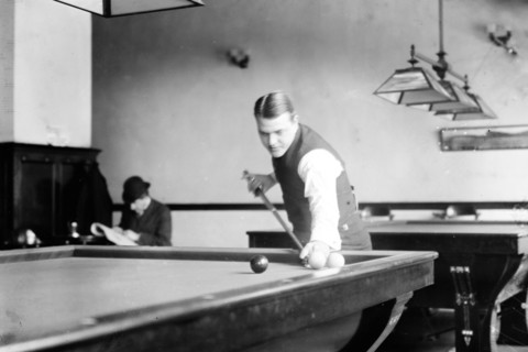 Willie Hoppe [shooting billiards ca. 1910-1915