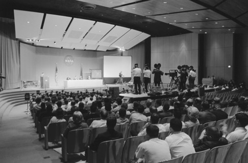 (1 Aug. 1966) Scene in Building 1 auditorium during the Gemini-10 news conference.