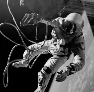 (3 June 1965) Astronaut Edward H. White II, pilot of the Gemini IV four-day Earth-orbital mission, floats in the zero gravity of space outside the Gemini IV spacecraft.