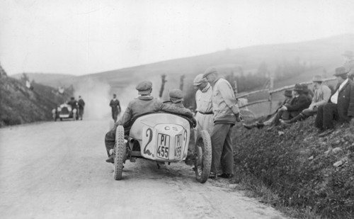 Qualifying for the Polish Championship car race in Krzyzowa; June 1929 Engineer Henryk Liefeldt (first from right) together with Wojciech Kolaczkowski (second from right)