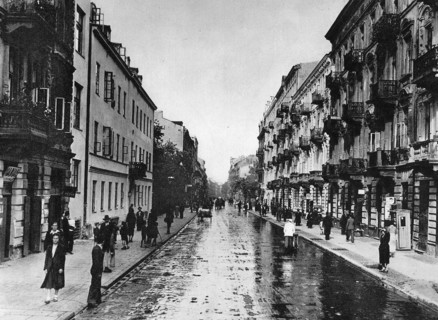 Nowolipki Street scene in Warsaw ca. 1935