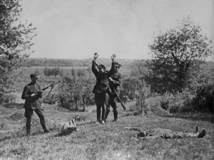Poland History: Smugglers caught by border guards ca. 1928-1935