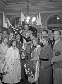 Roger Verey at Krakow station ca. August 1933