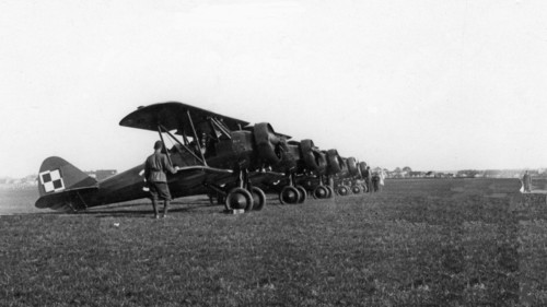PWS-26 aircraft in CWOL. Commander of the Aviation Officers Training Center in Deblin Lt. Col. Stefan Sznuk (in the distance) releases the first PWS 26 aircraft ca. May 1937