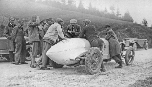 Qualifying for the Polish Championship car race in Krzyzowa; June 1929 Engineer Henryk Liefeldt at his Daimler car at the start of the race