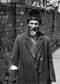 Old Jew in Warsaw ghetto ca. 1940-May 1943