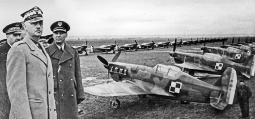 General Wladyslaw Sikorski's visit to the Polish Air Force training center in Bron - preparation for the parade. From the right: General Józef Zajac, General, Wladyslaw Sikorski, General Victor Denain...