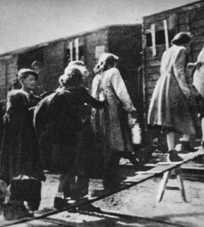 Loading Jews into a train at Umschlagplatz in Warsaw ca. August 1942