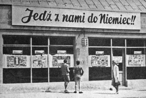 Arbeitsamt Draft bureau at 68 Nowy Swiat Street in Warsaw ca. 1940-1941