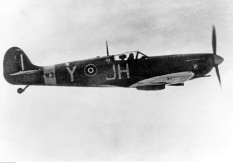 Polish Spitfire JH-Y aircraft of the 317 squadron during a combat flight ca. 1942