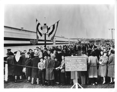Photograph of Visitors Waiting to See the Freedom Train in San Francisco, California.