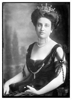 Mrs. Simon Guggenheim, portrait (Olga Hirsh)