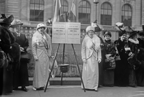 Date: January 1914 - Mrs. Sidney Berg [and] Mrs. Calvin Tompkins