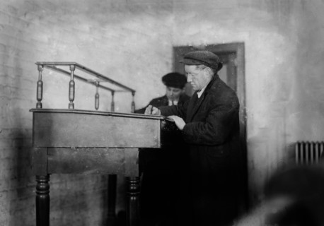 Date: 1910-1915 - Registering at New York Job Bureau