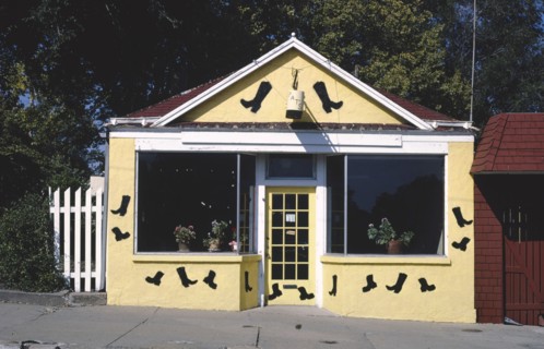 1980s America -  Pat's Shoe Repair, Oregon Street, Hiawatha, Kansas 1988