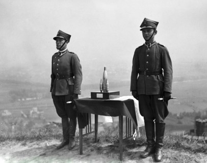 Fifth Anti-aircraft Artillery Squadron in Krakow; July 1936. Warta at the commemorative sculpture depicting three artillery shells